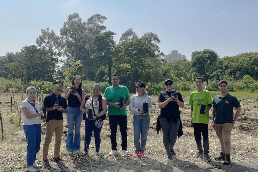 Iniciativa da Fujitsu General do Brasil realiza plantio de 50 mudas de árvore em São Paulo
