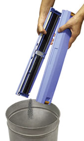 ダストボックスにたまったホコリを回収。