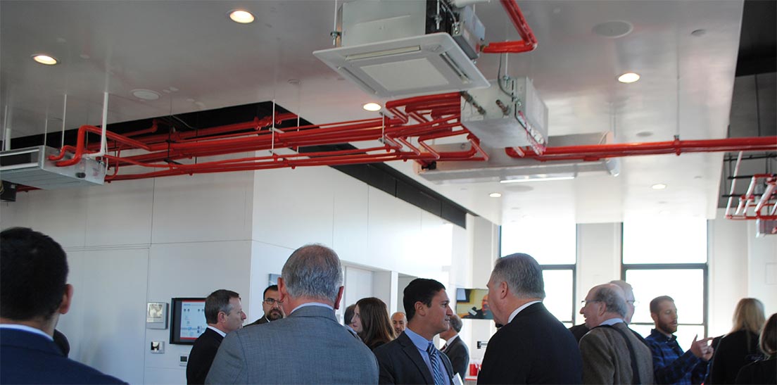 「ソリューションセンター内部（オープニングセレモニー後）」イメージ