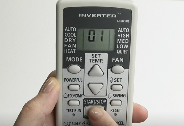 Πατήστε το κουμπί ON/OFF. Η ένδειξη WI-FI στη μονάδα εσωτερικού χώρου θα αναβοσβήσει.