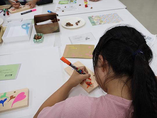 発見したアカハライモリ