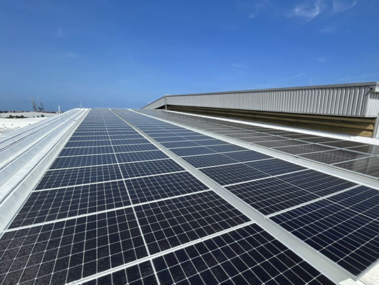 第一工場屋上の太陽光パネル