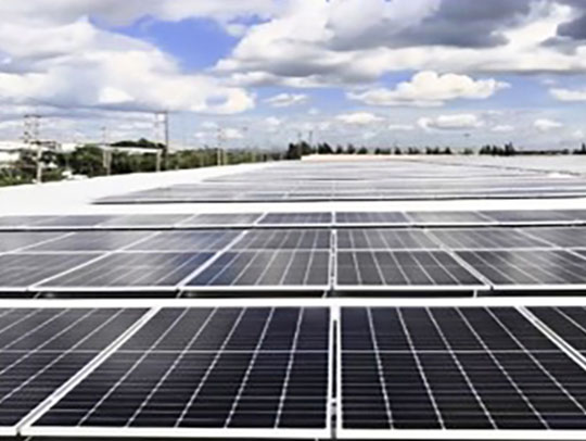 第二工場屋上の太陽光パネル